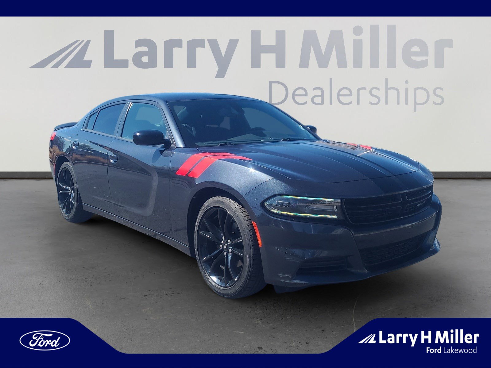 Used 2017 Dodge Charger SE w/ Blacktop Package image 7