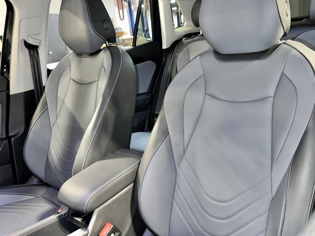 Used 2026 Volkswagen Tiguan SE AWD/4WD image 30