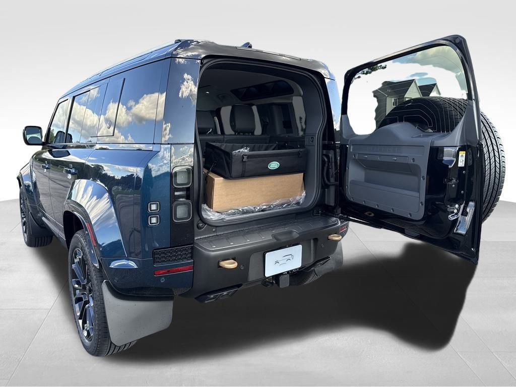 New 2026 Land Rover Defender 110 OCTA image 9
