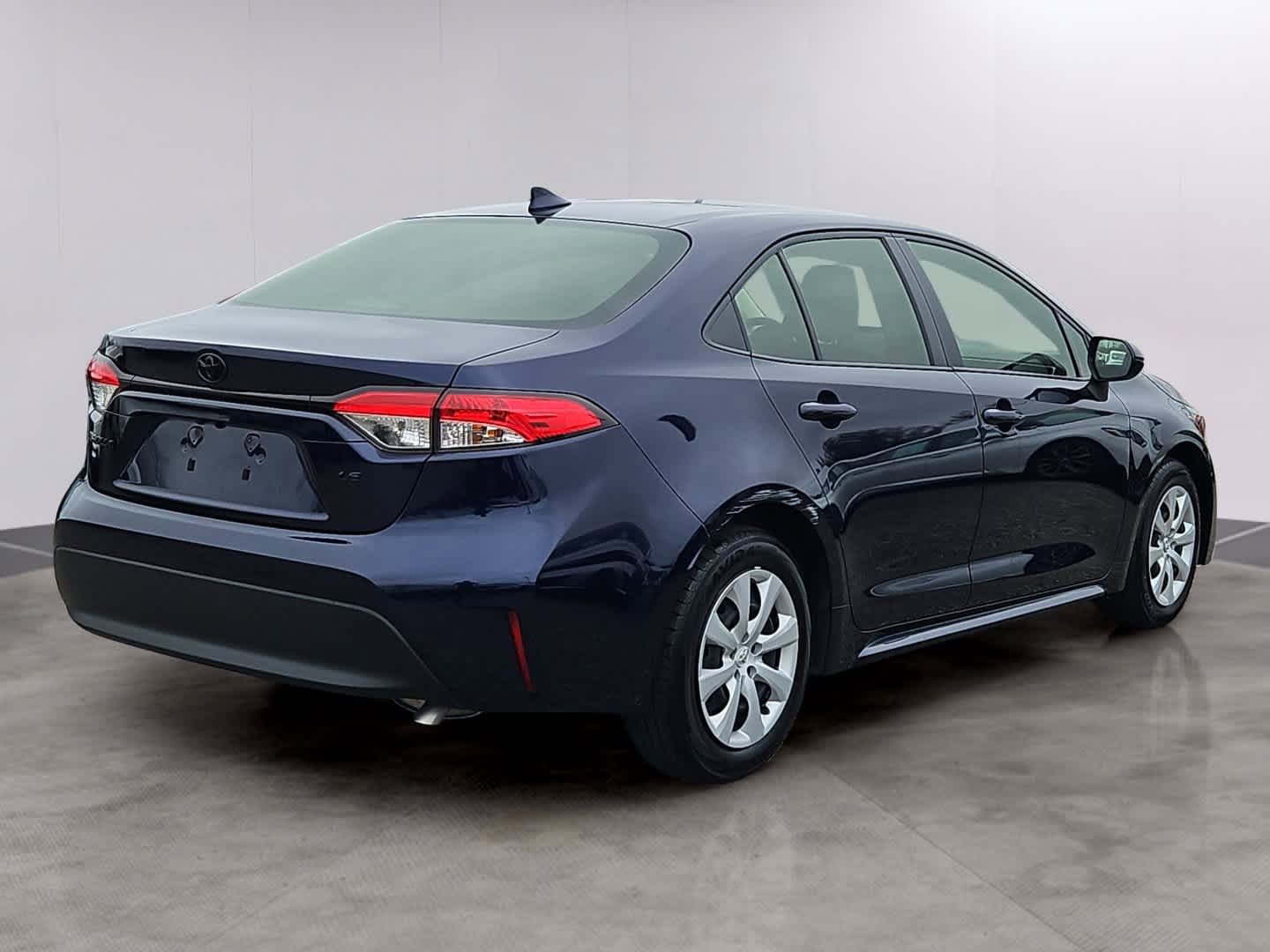 Used 2023 Toyota Corolla LE FWD image 4