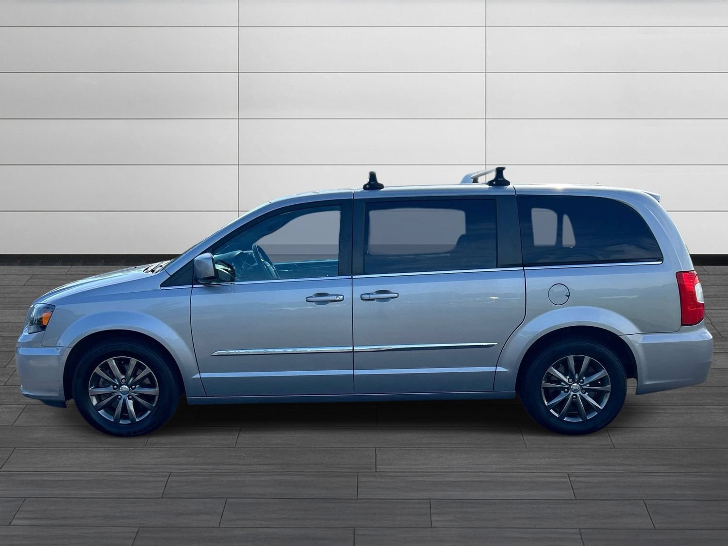 Used 2016 Chrysler Town & Country S w/ Driver Convenience Group FWD image 6