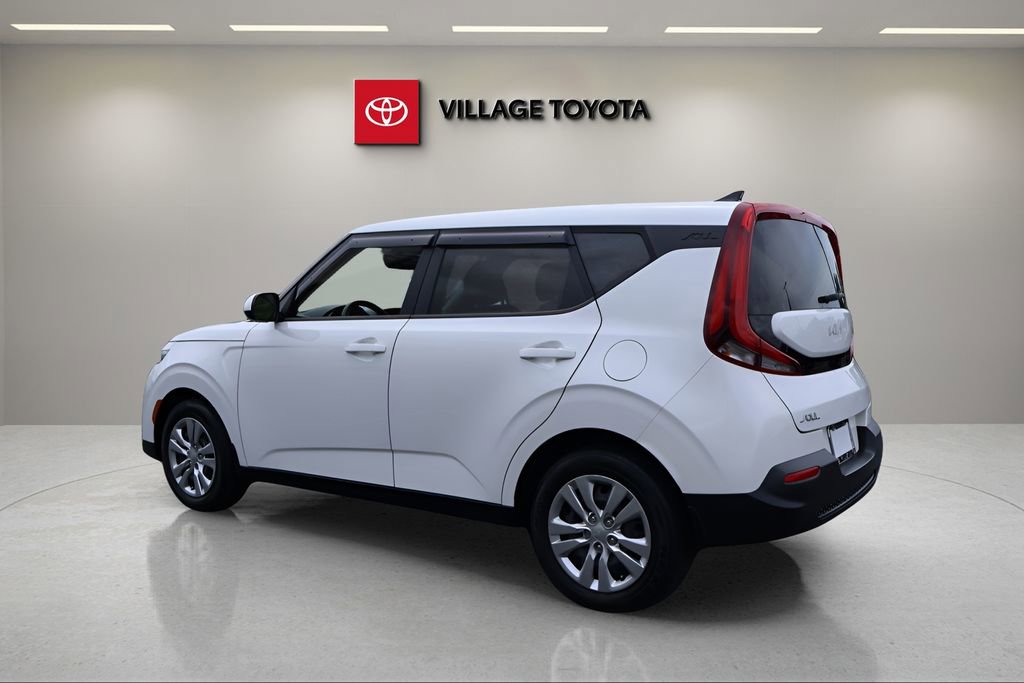 Used 2022 Kia Soul LX image 4