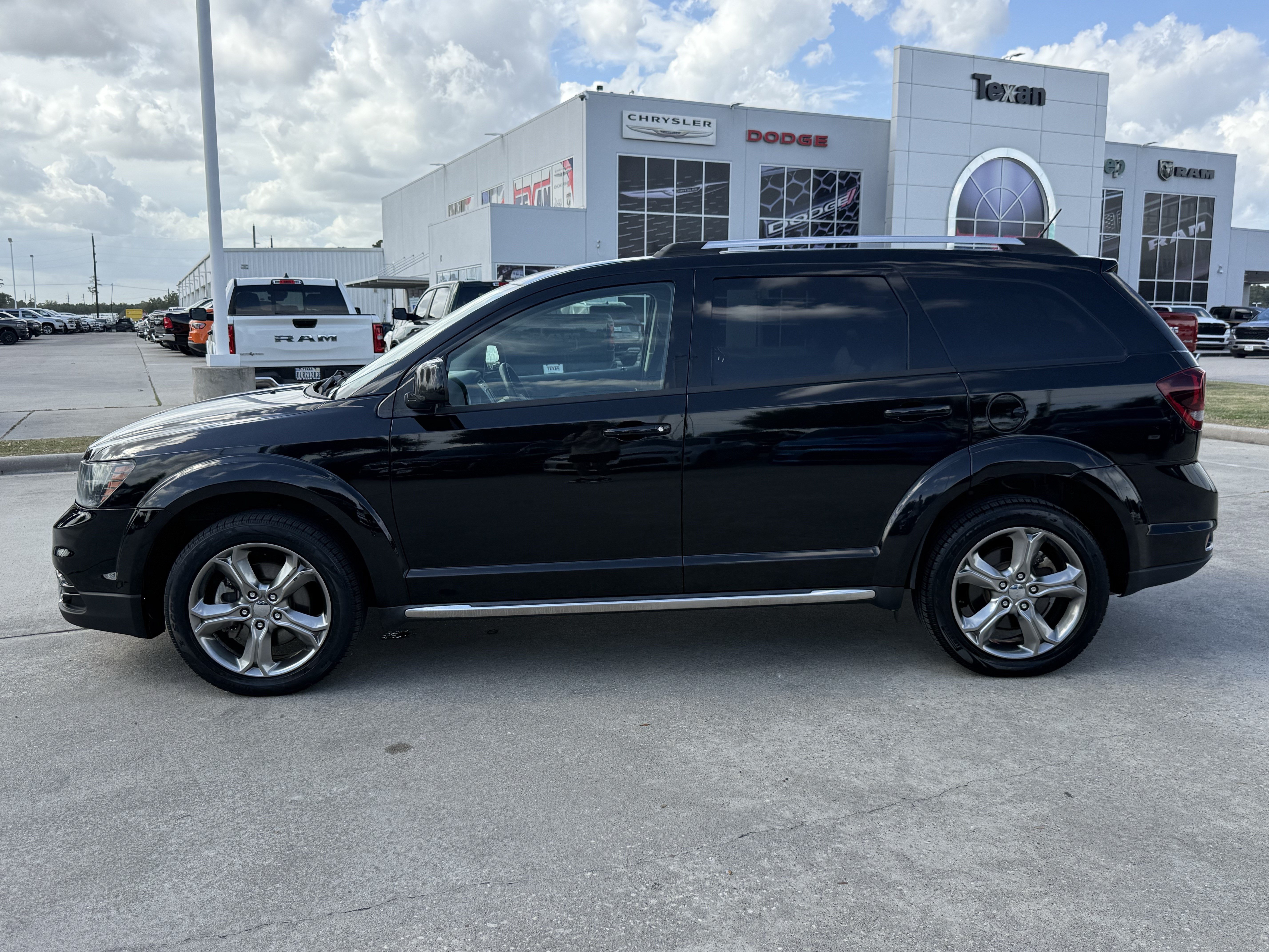 Used 2017 Dodge Journey Crossroad w/ Popular Equipment Group FWD image 8