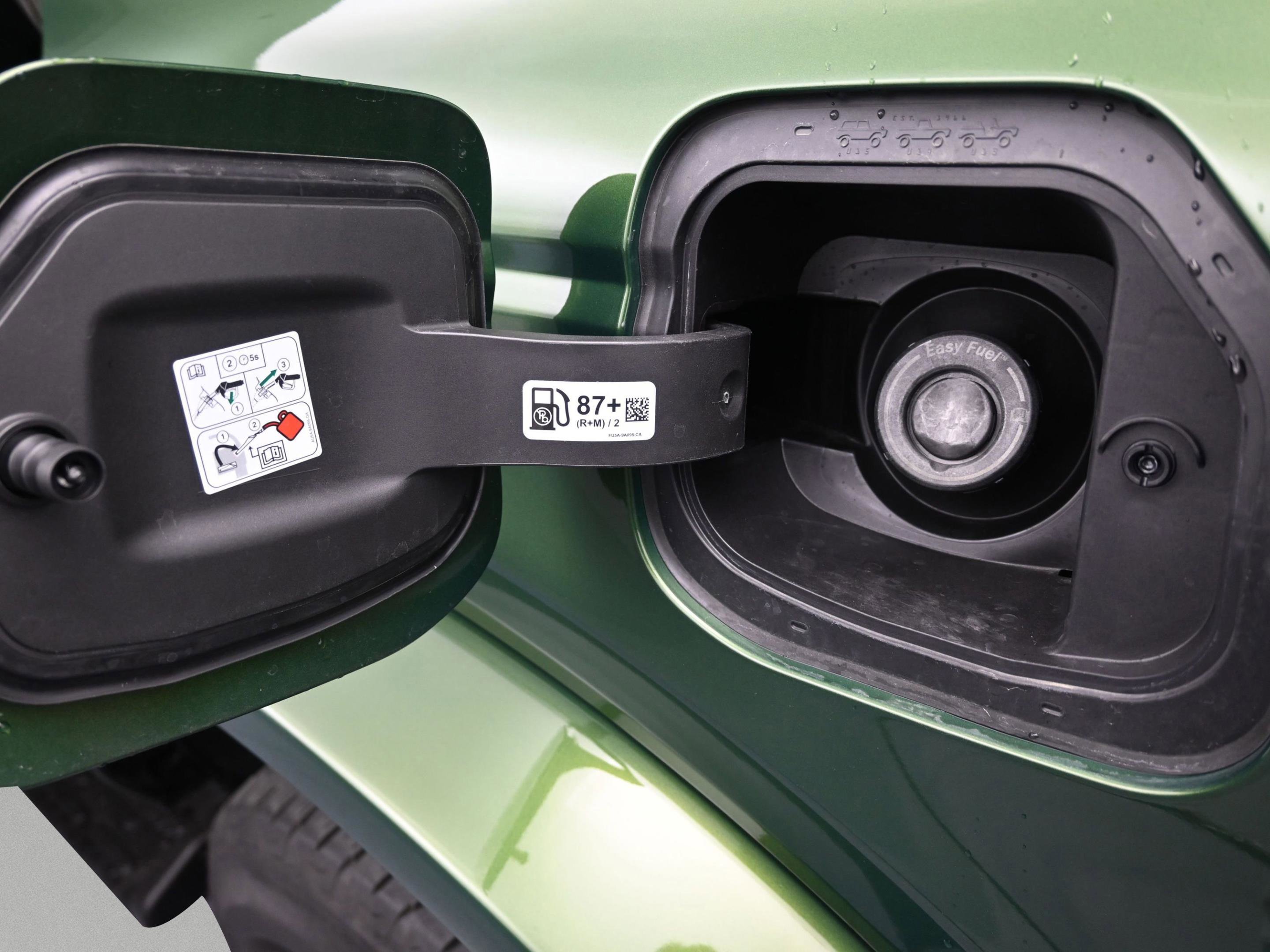 Used 2025 Ford Bronco Outer Banks AWD/4WD image 32