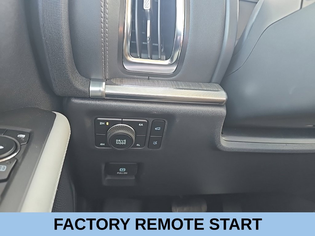 Used 2025 Ford Expedition Platinum w/ Platinum Ultimate Package AWD/4WD image 27