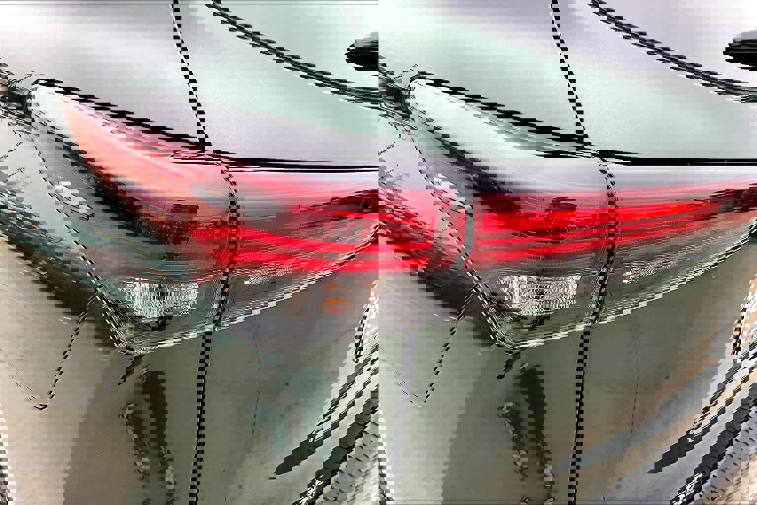 Used 2024 Toyota Highlander Limited image 28