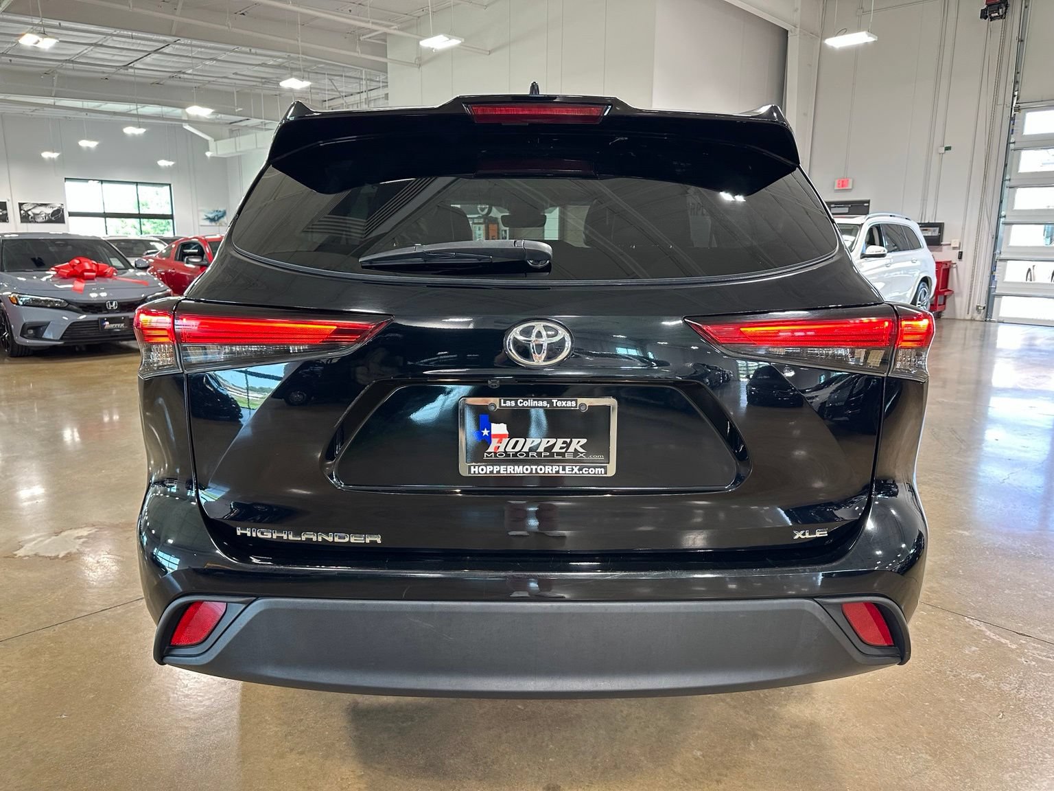 Used 2022 Toyota Highlander XLE FWD image 7