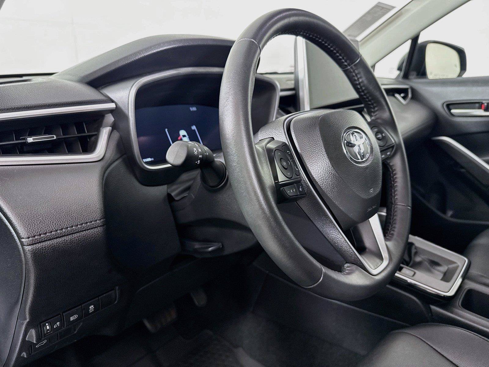 Used 2026 Toyota Corolla Cross XLE w/ Convenience Package FWD image 4