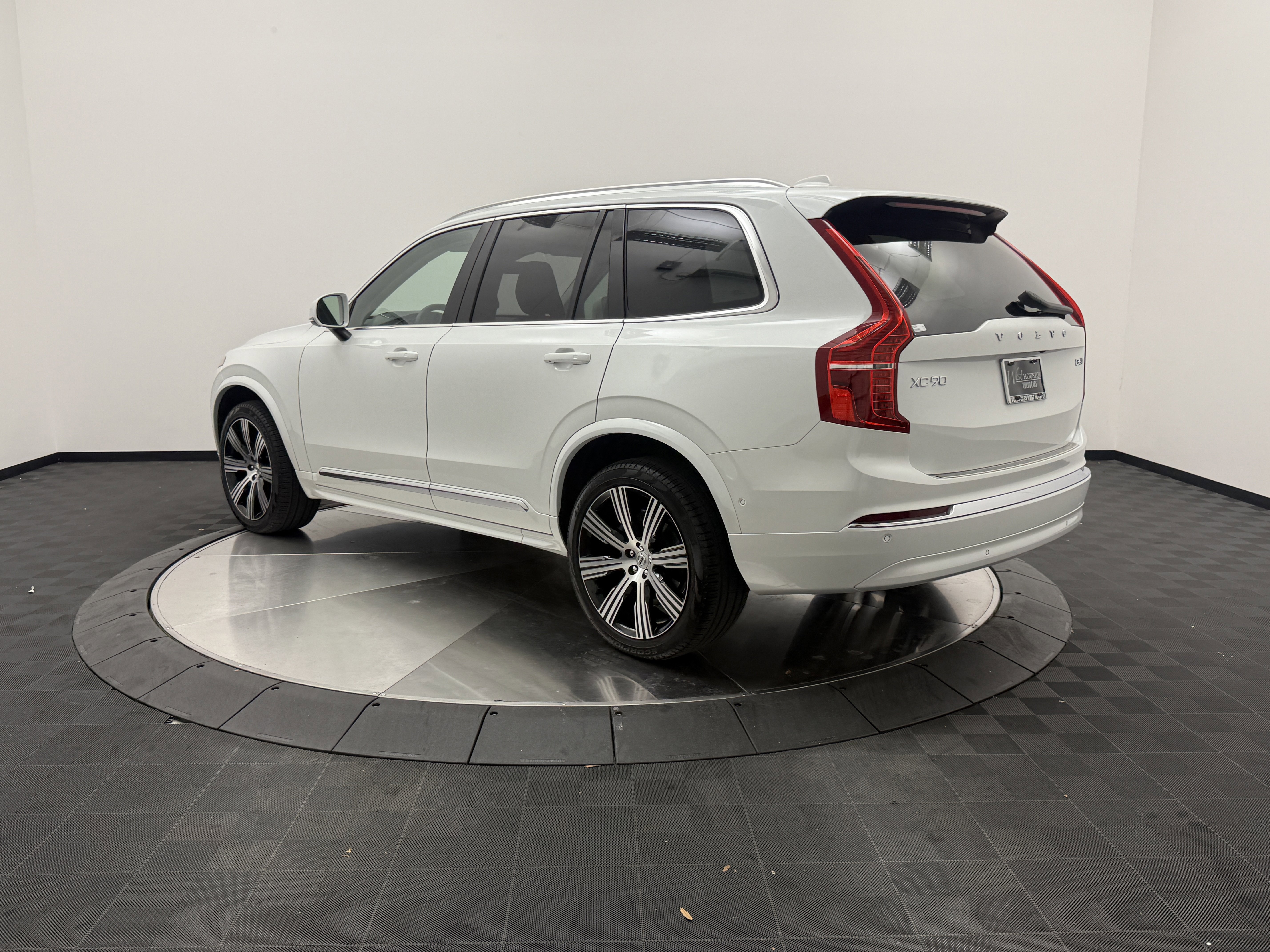 Certified 2024 Volvo XC90 B6 Ultimate w/ Protection Package Premier image 5