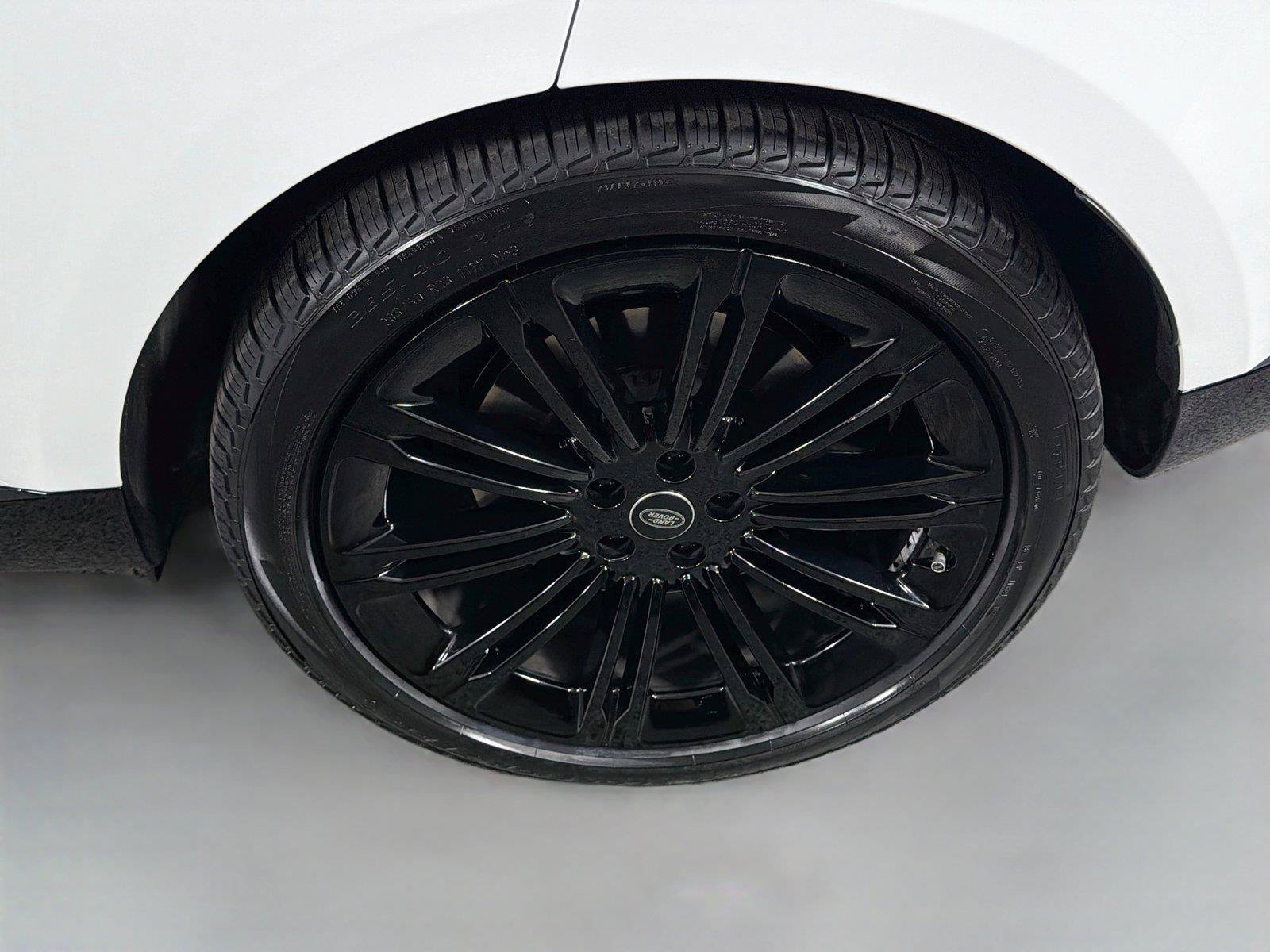 Certified 2025 Land Rover Range Rover SE AWD/4WD image 32