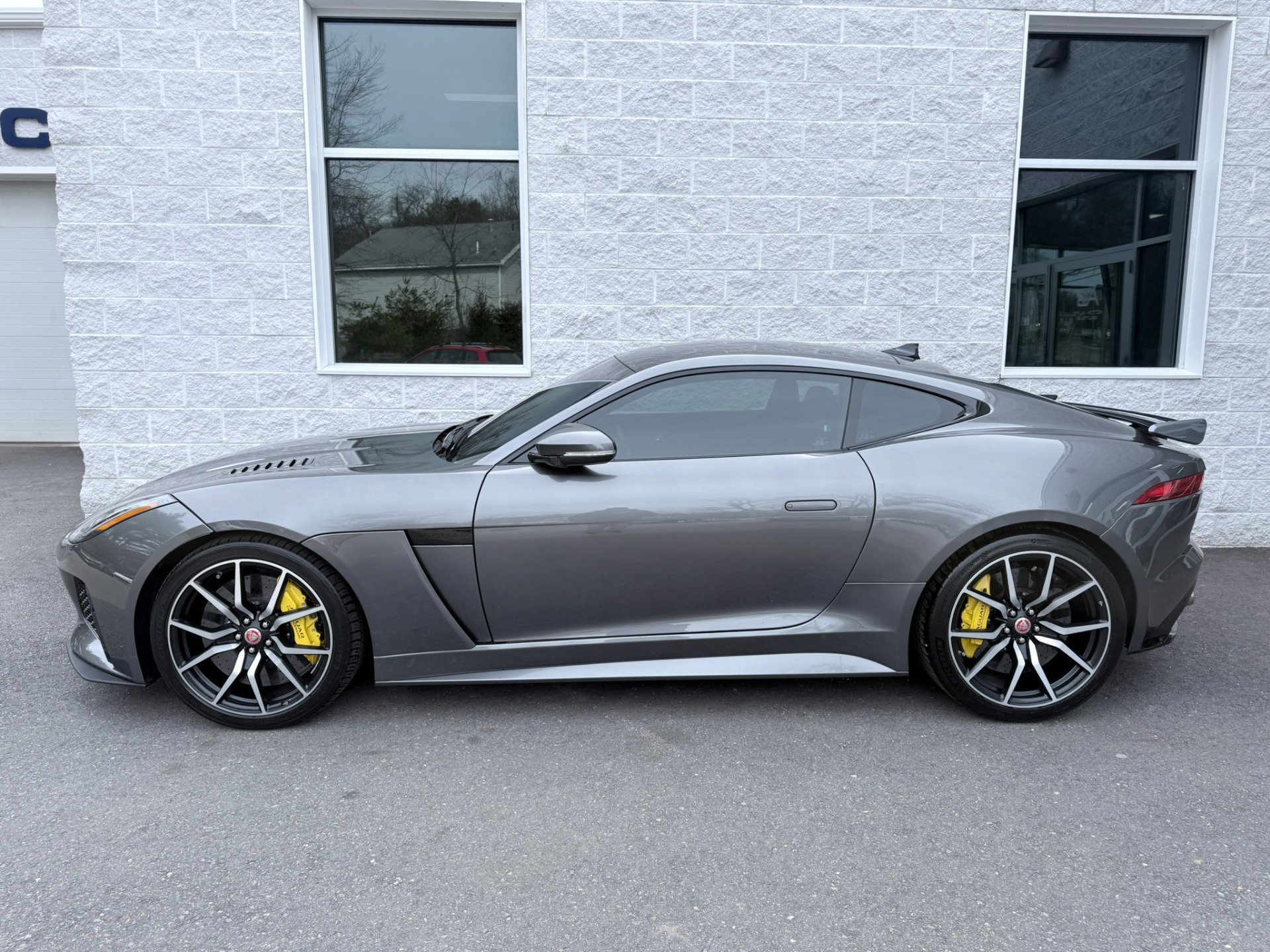 Used 2017 Jaguar F-TYPE SVR image 5