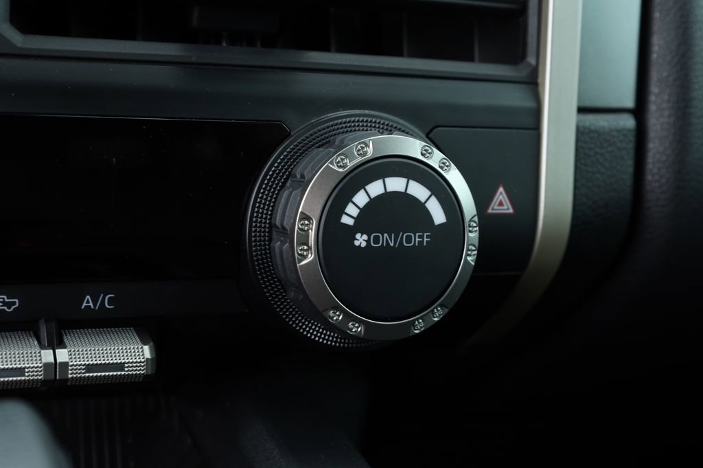 Used 2025 Toyota Tacoma SR5 image 10