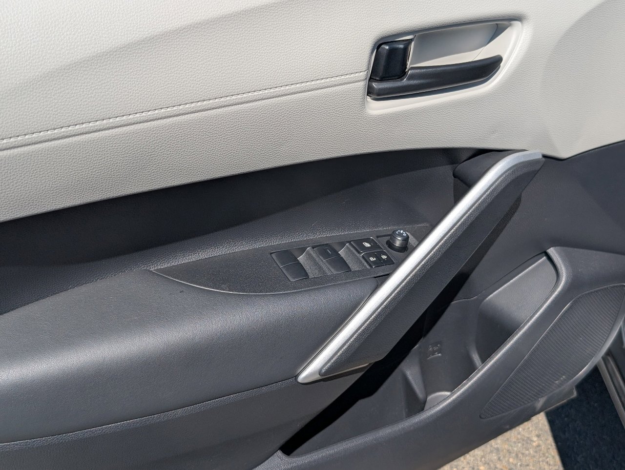 Used 2026 Toyota Corolla Cross L image 15