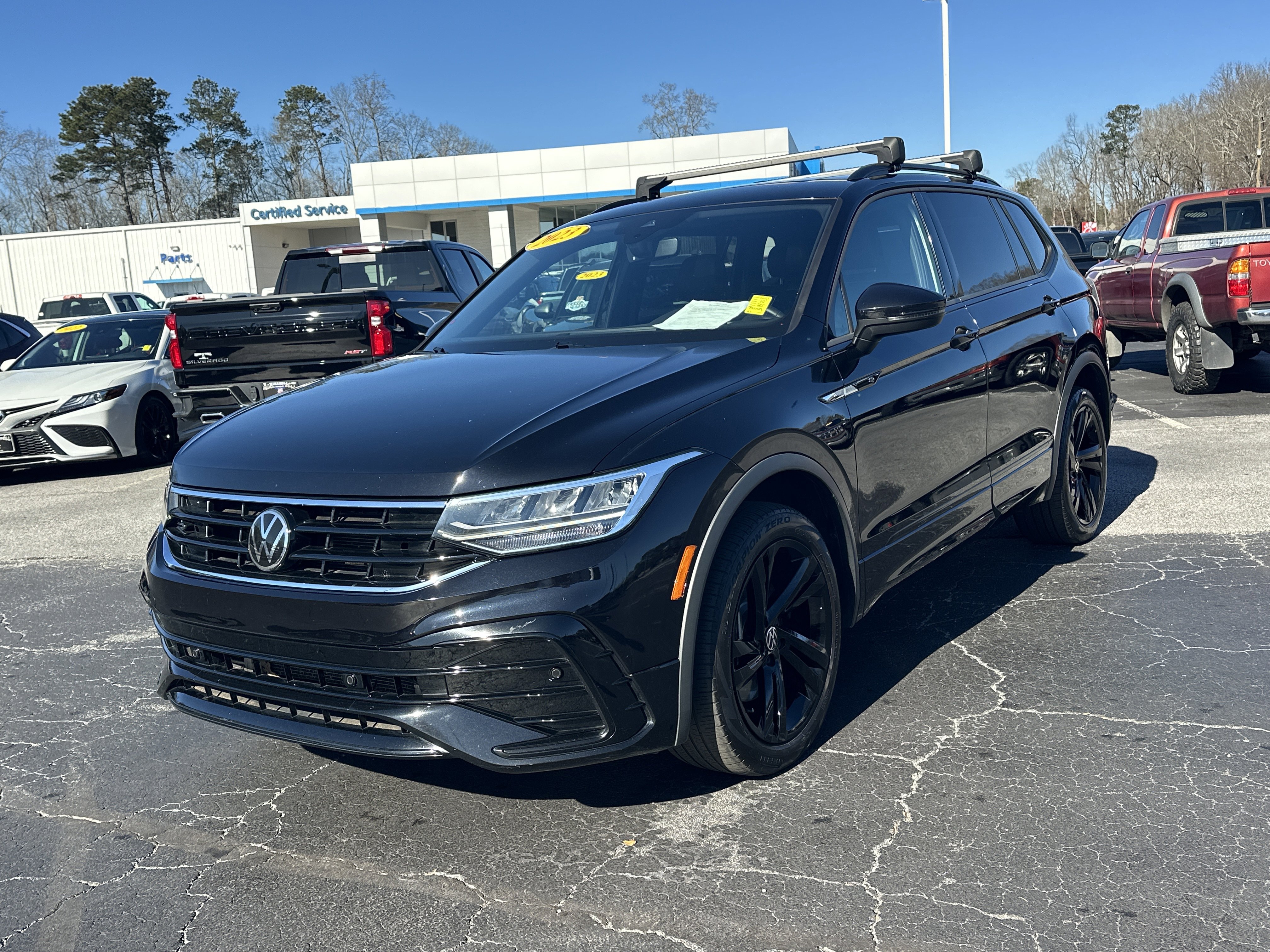 Used 2023 Volkswagen Tiguan SE R-Line image 4