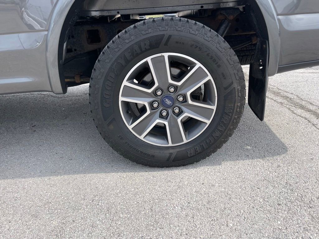 Used 2017 Ford F150 XLT w/ Equipment Group 302A Luxury AWD/4WD image 10