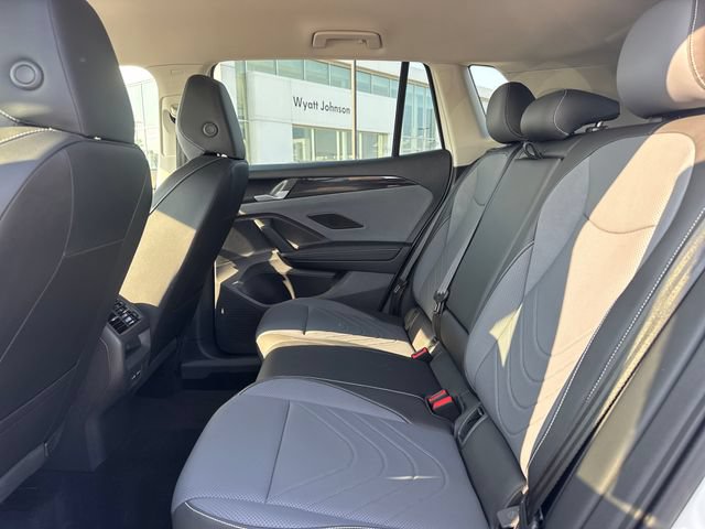 Used 2025 Volkswagen Tiguan SE FWD image 11