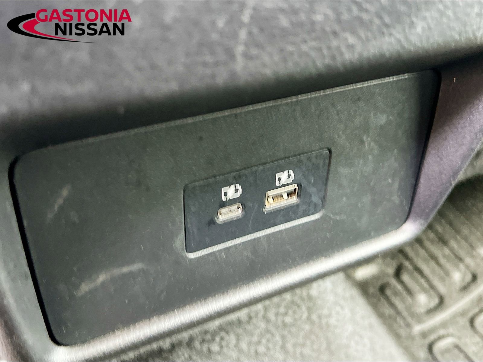 Used 2023 Nissan Rogue SV image 32