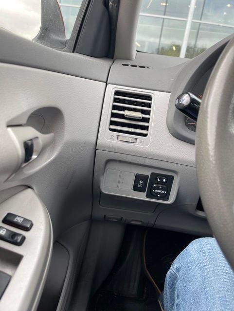 Used 2010 Toyota Corolla LE FWD image 32