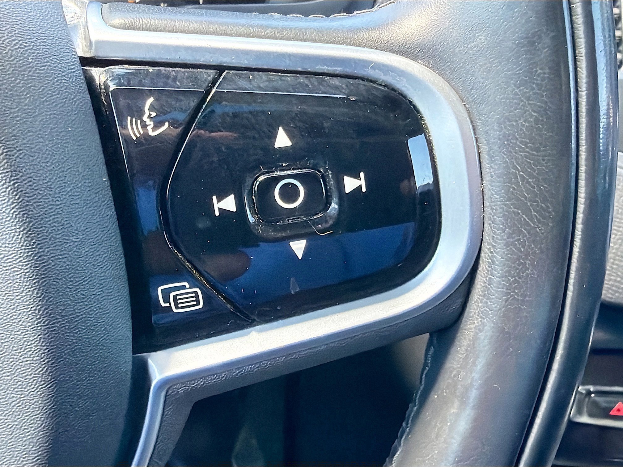 Used 2019 Volvo XC90 T6 Momentum w/ Advanced Package image 40