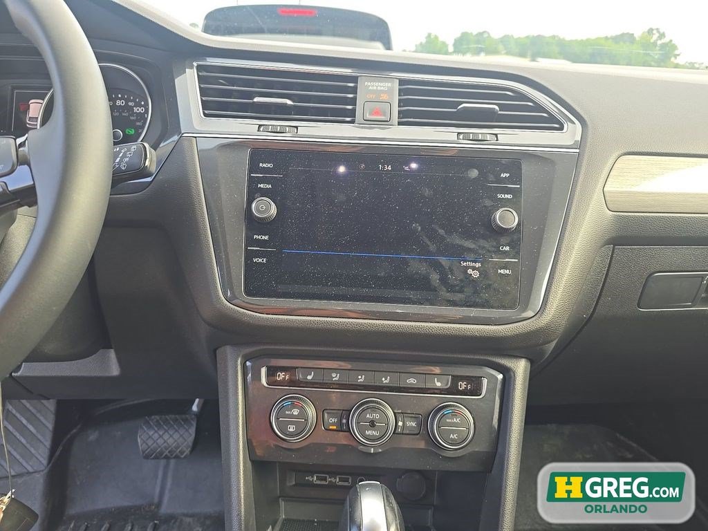 Used 2020 Volkswagen Tiguan SE FWD image 14
