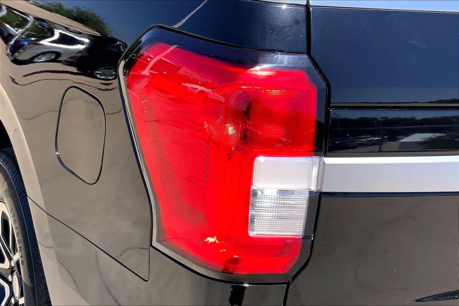 Used 2024 Ford Expedition XLT AWD/4WD image 27