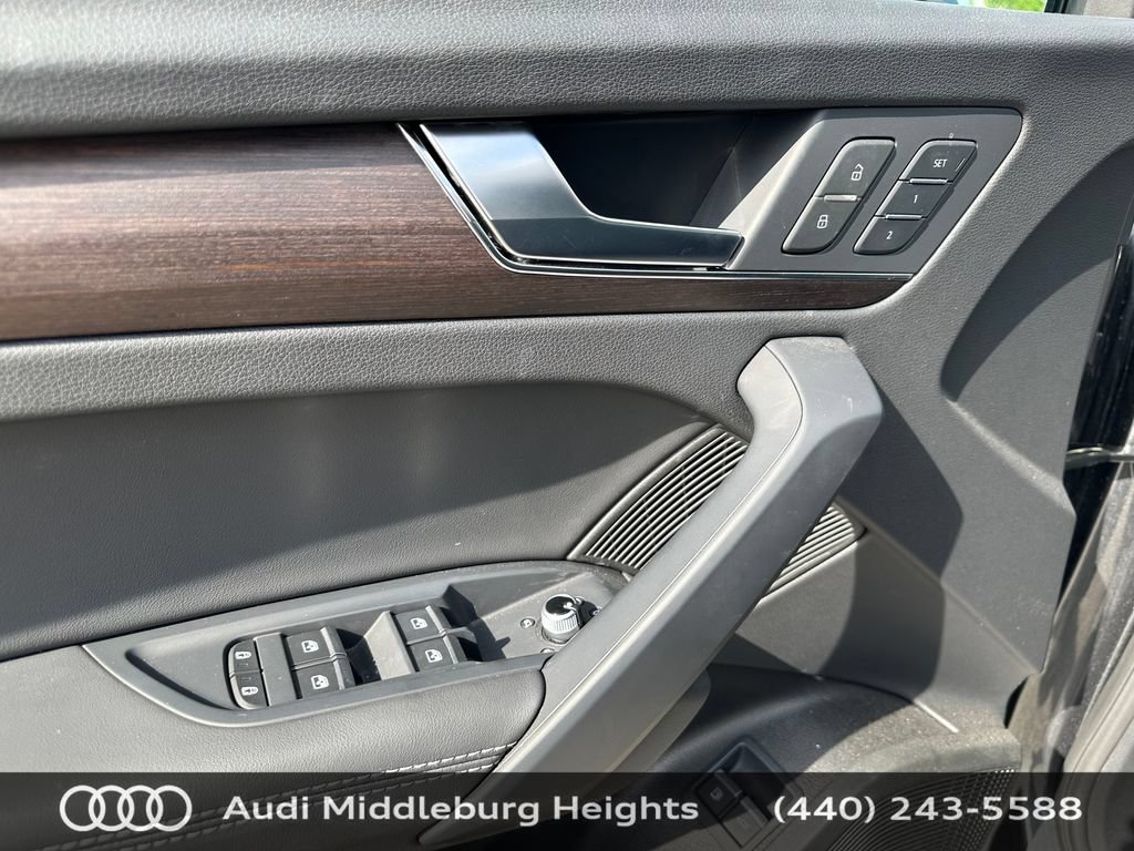 Certified 2025 Audi Q5 e Premium Plus w/ Premium Plus Package AWD/4WD image 17