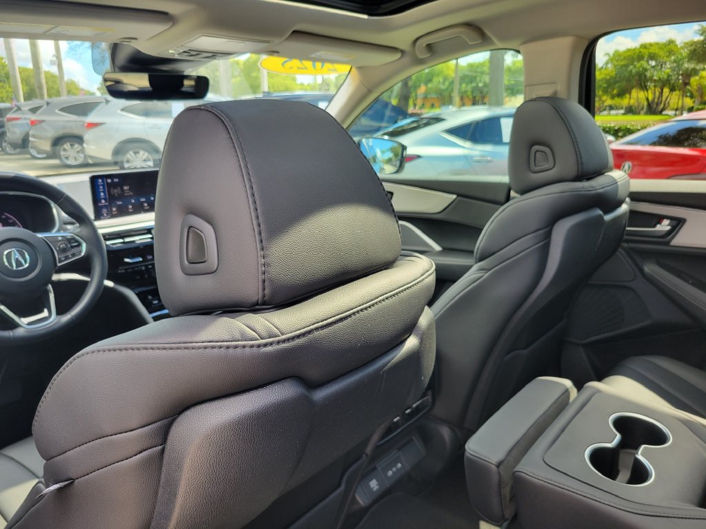 Used 2025 Acura MDX FWD image 11