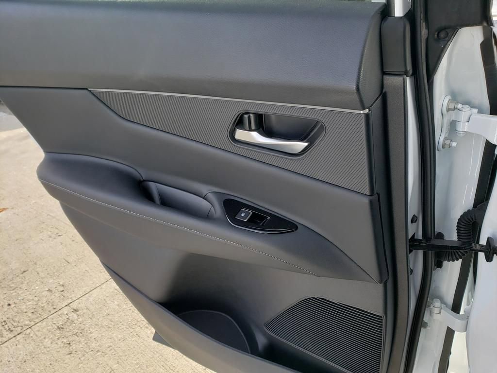 Certified 2025 Nissan Murano SV AWD/4WD image 18