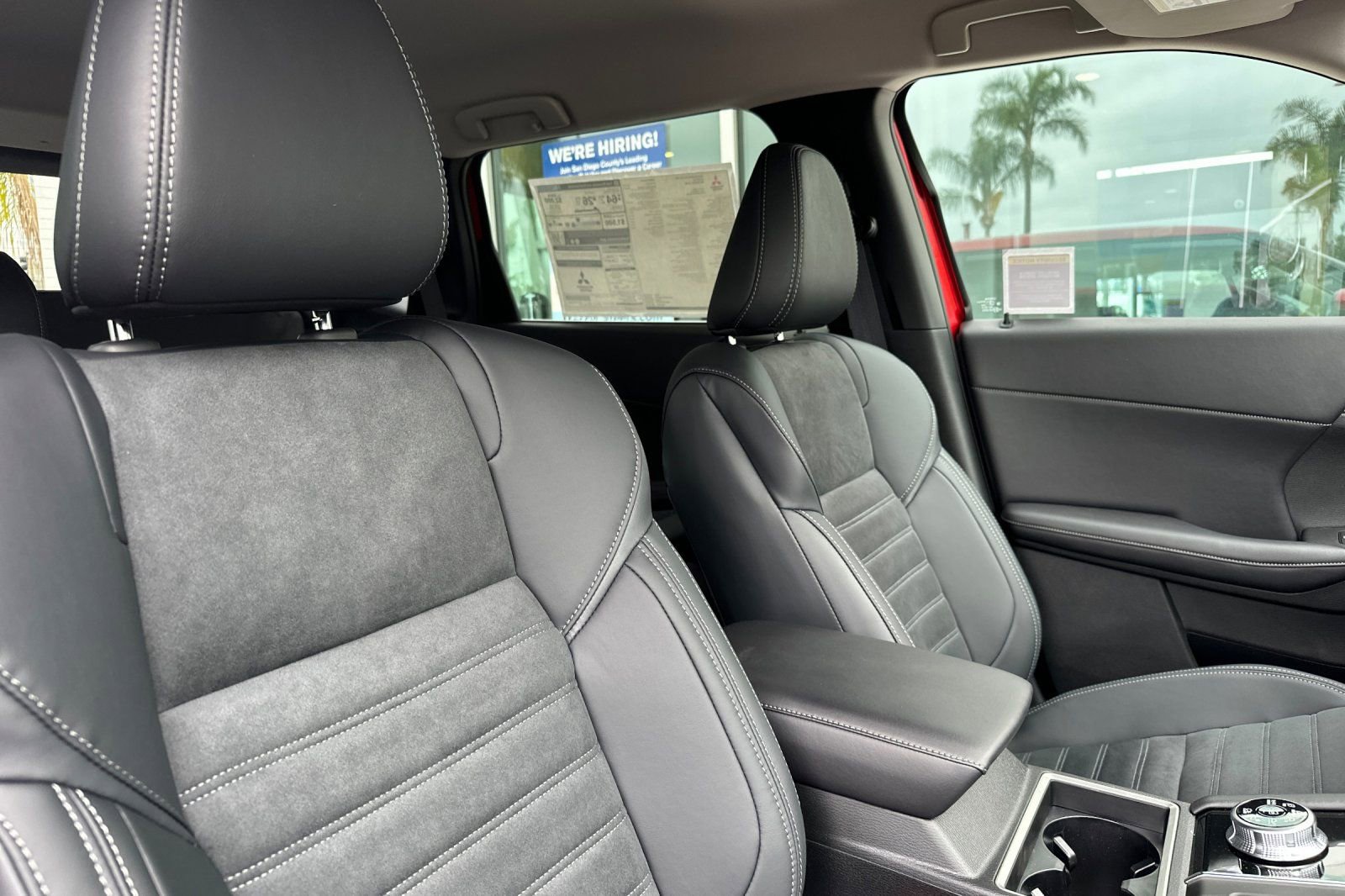 New 2025 Mitsubishi Outlander SE image 16