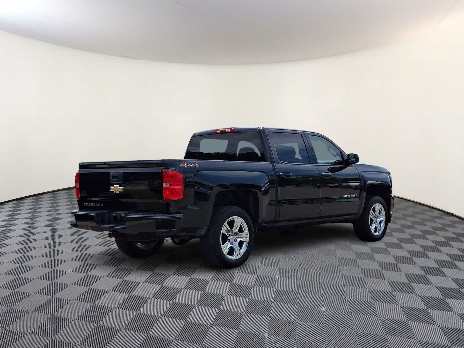 Used 2018 Chevrolet Silverado 1500 Custom w/ Custom Value Package AWD/4WD image 5
