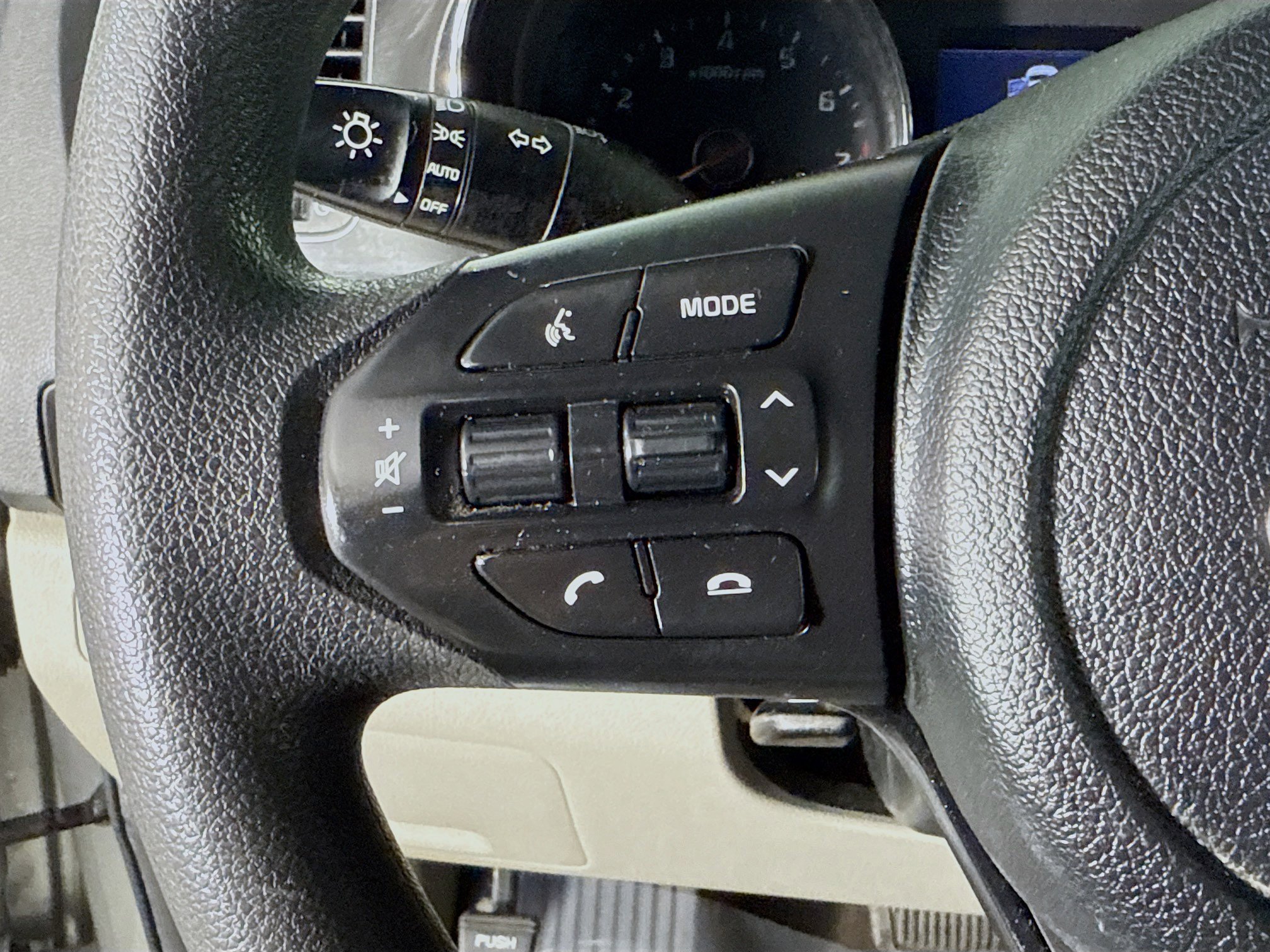 Used 2021 Kia Sedona LX image 14