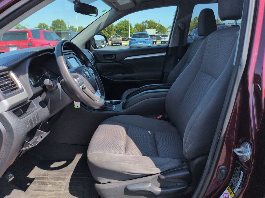 Used 2014 Toyota Highlander LE FWD image 10