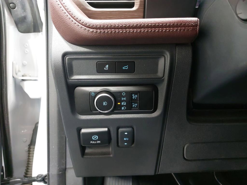 Used 2024 Ford Expedition Limited image 29
