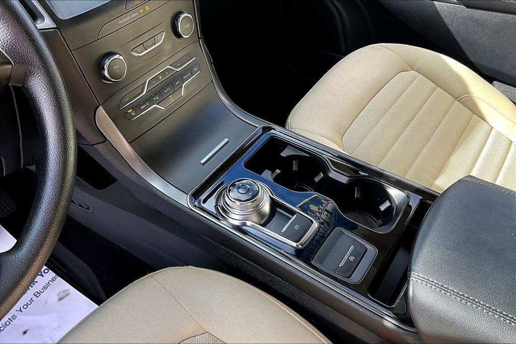 Certified 2020 Ford Edge SE image 14