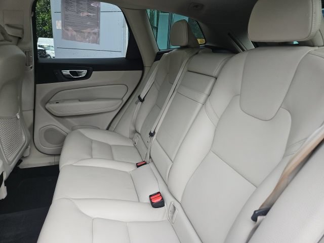 Used 2020 Volvo XC60 T5 Momentum FWD image 36