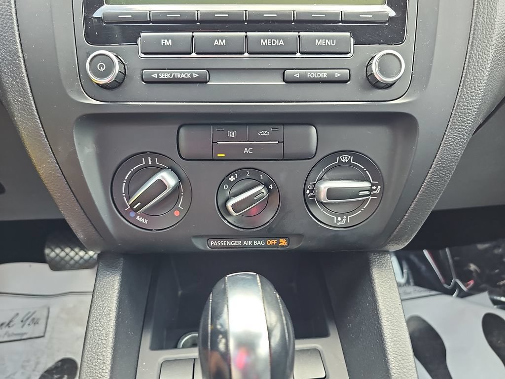 Used 2011 Volkswagen Jetta SE FWD image 21
