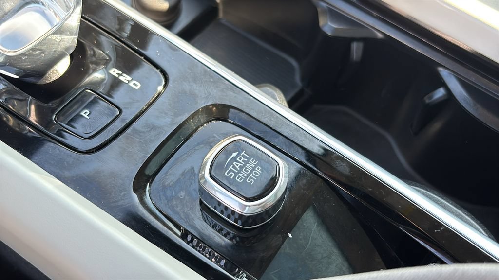 Certified 2025 Volvo XC60 B5 Ultra AWD/4WD image 15