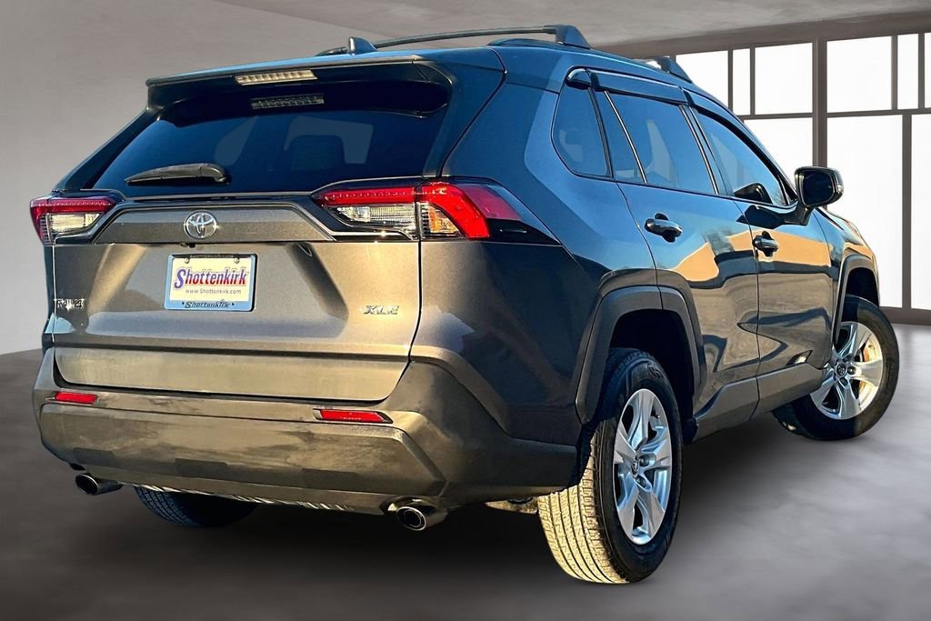Used 2021 Toyota RAV4 XLE w/ Convenience Package image 6