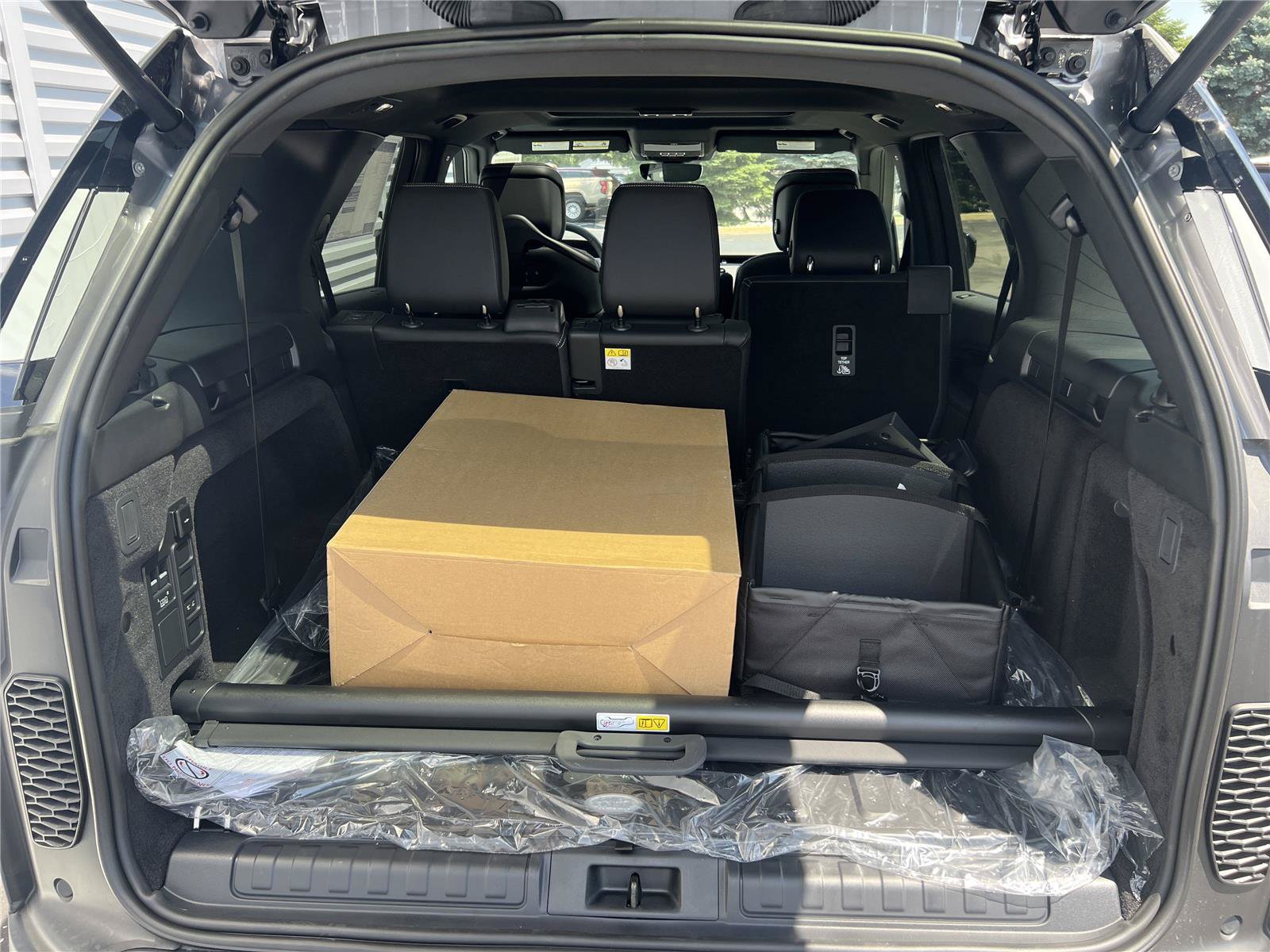 New 2025 Land Rover Discovery S AWD/4WD image 34