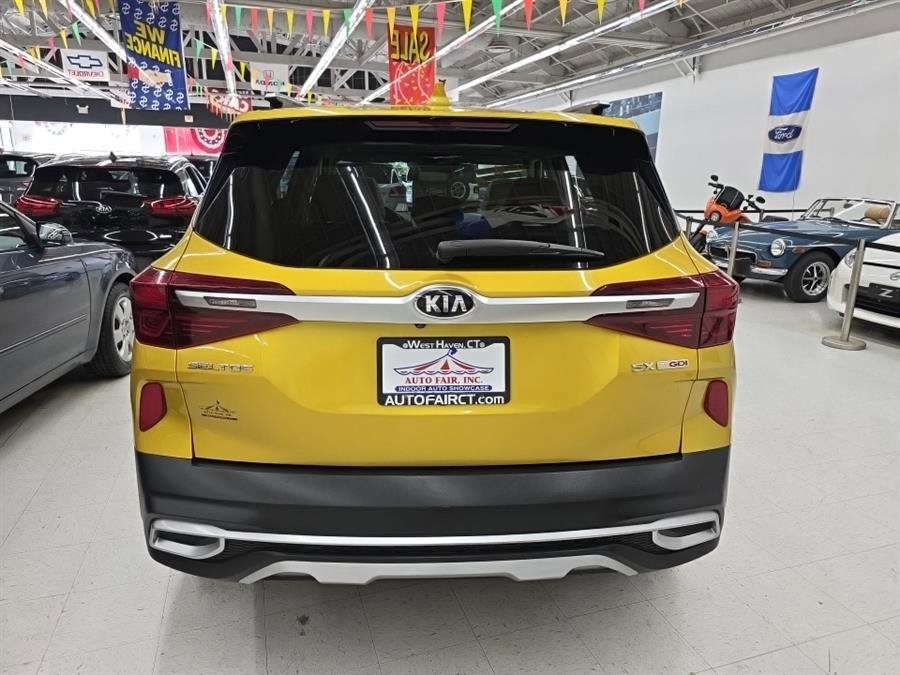 Used 2021 Kia Seltos SX w/ SX Sunroof Package AWD/4WD image 5