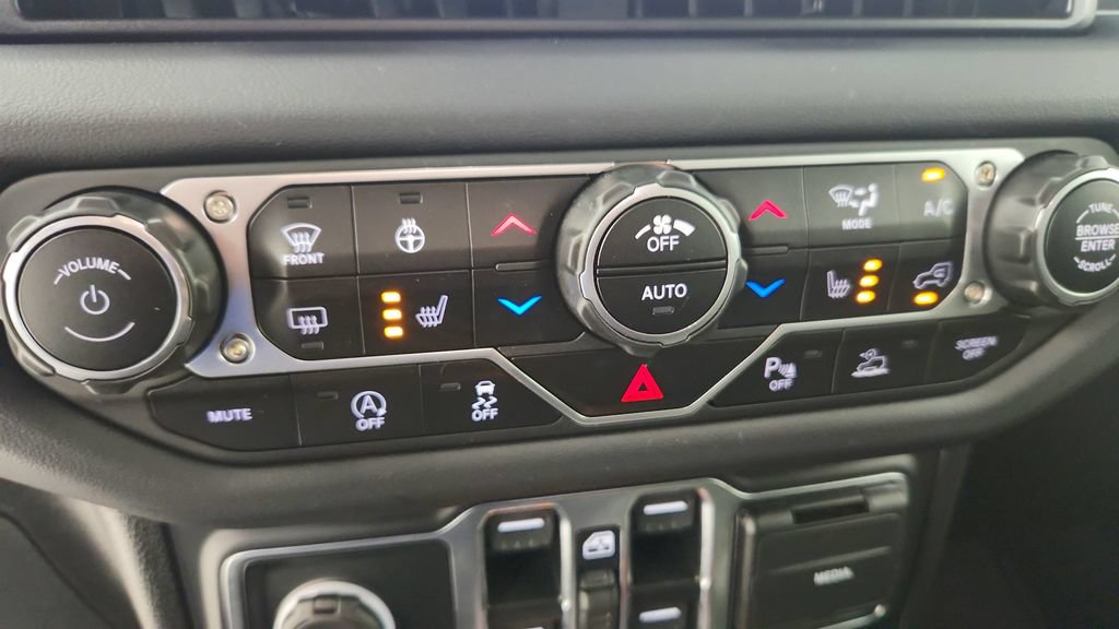 Used 2024 Jeep Gladiator Mojave AWD/4WD image 22