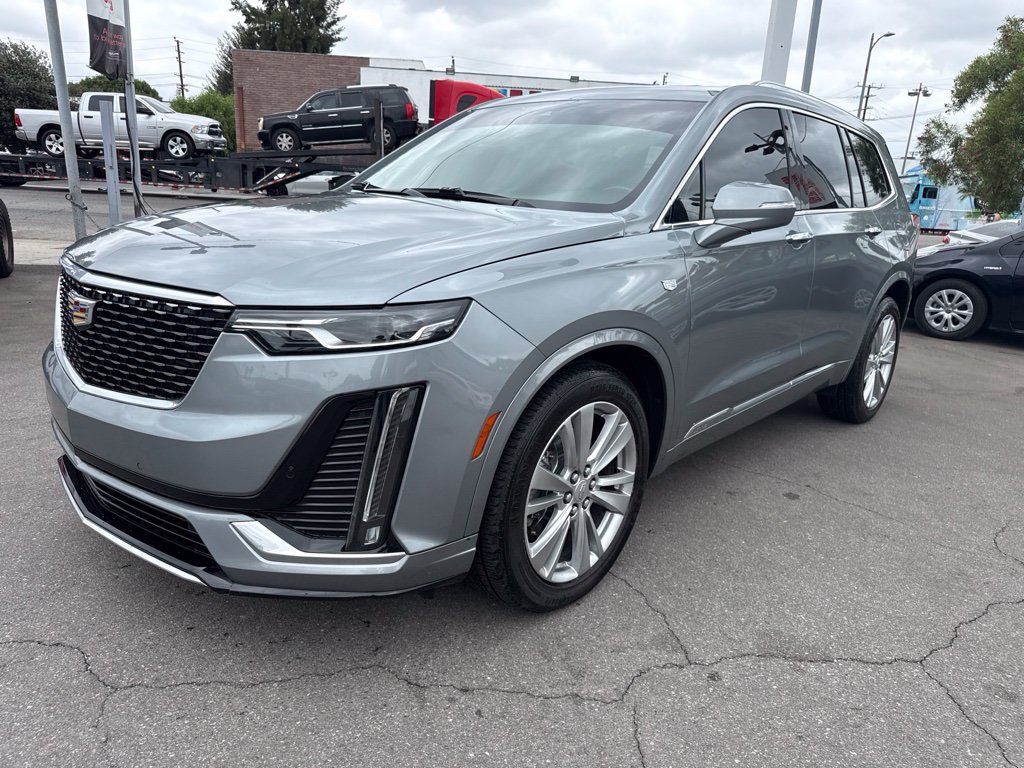 Used 2023 Cadillac XT6 Premium Luxury FWD image 2