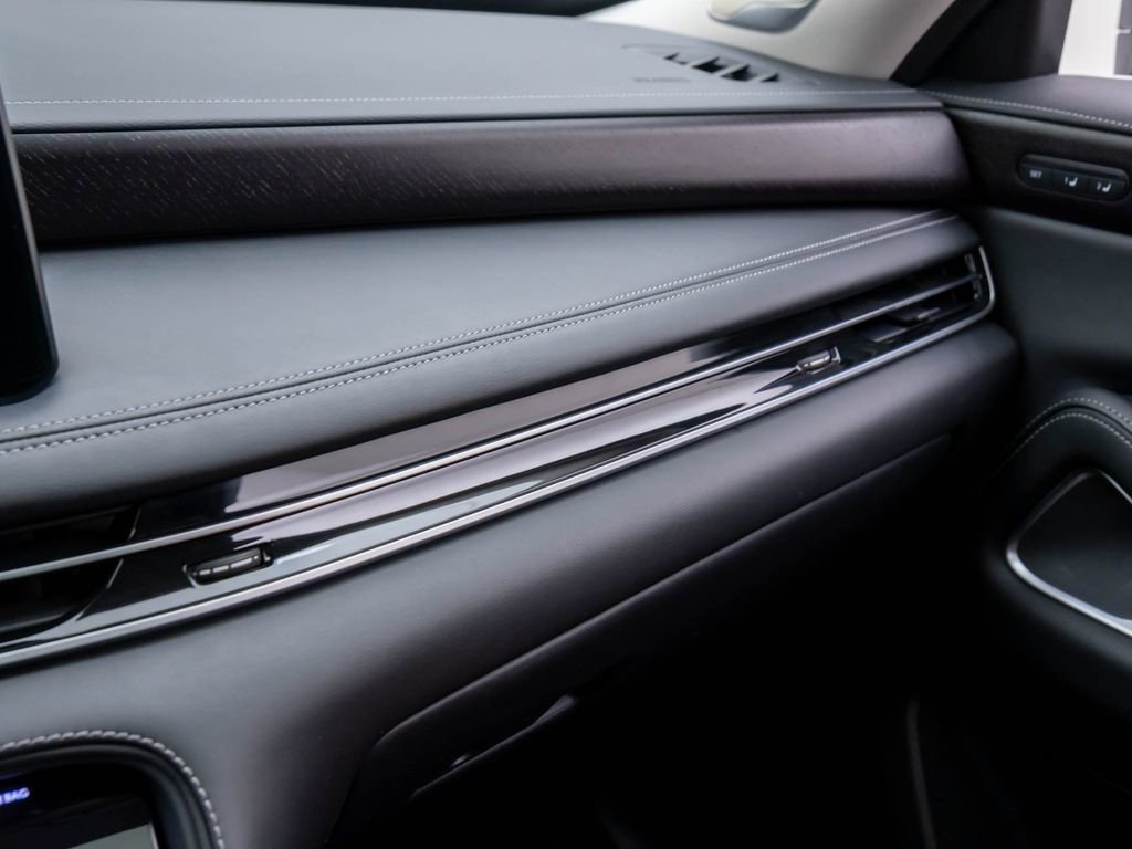 Used 2023 INFINITI QX60 Sensory w/ Cargo Package image 32