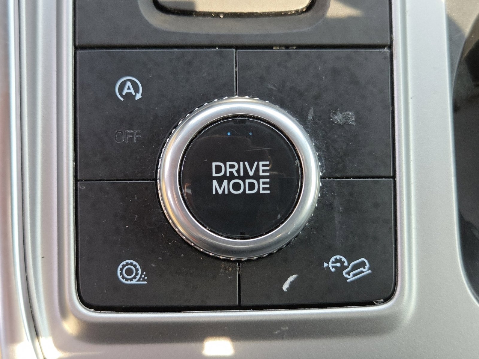 Used 2021 Ford Explorer XLT w/ Equipment Group 202A AWD/4WD image 9