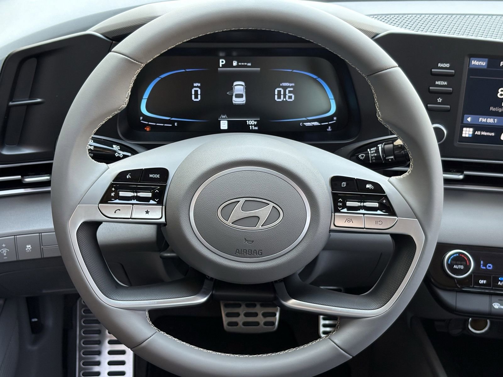 New 2025 Hyundai Elantra Sport image 12