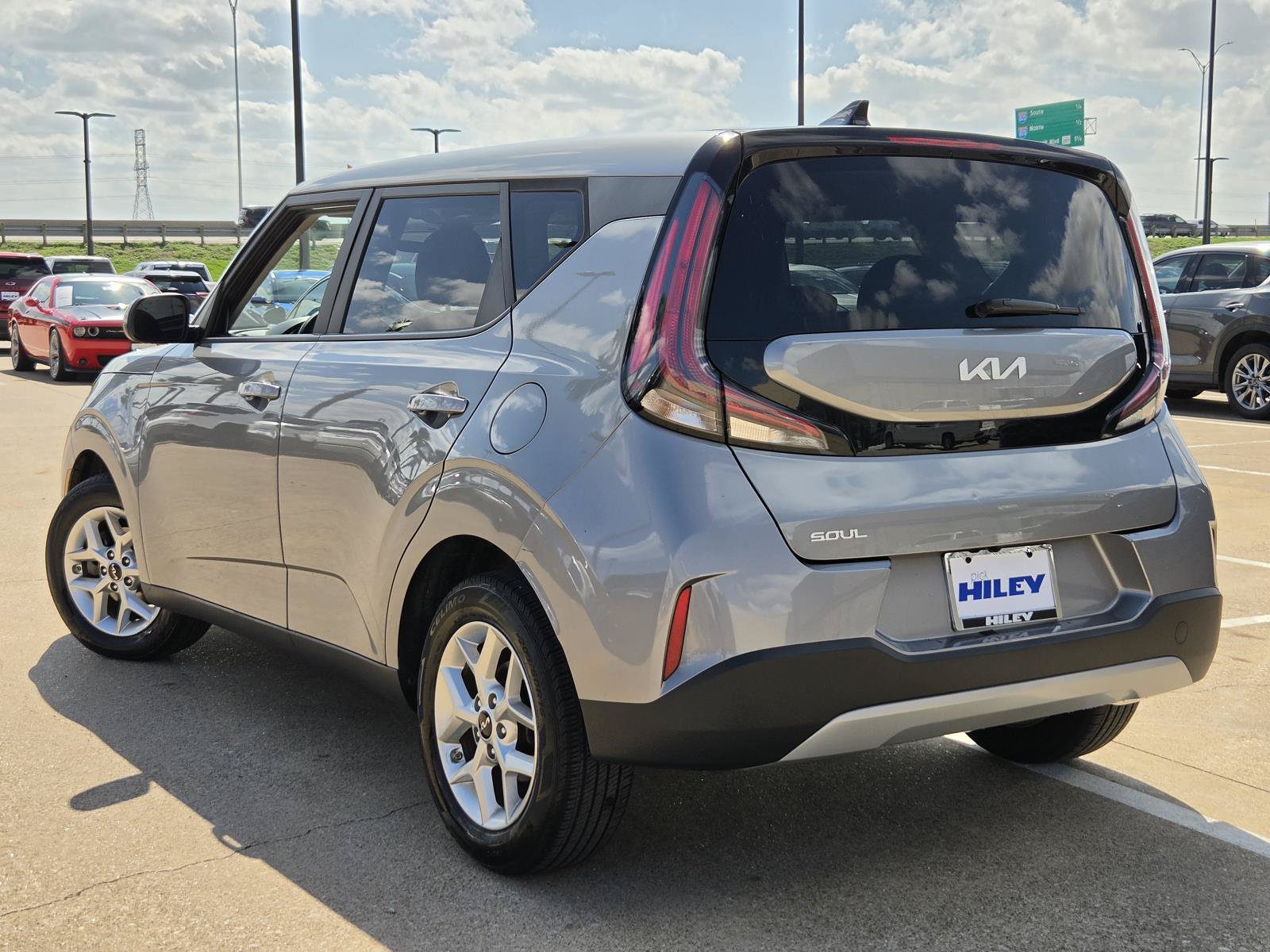 Used 2024 Kia Soul LX w/ LX Technology Package FWD image 3