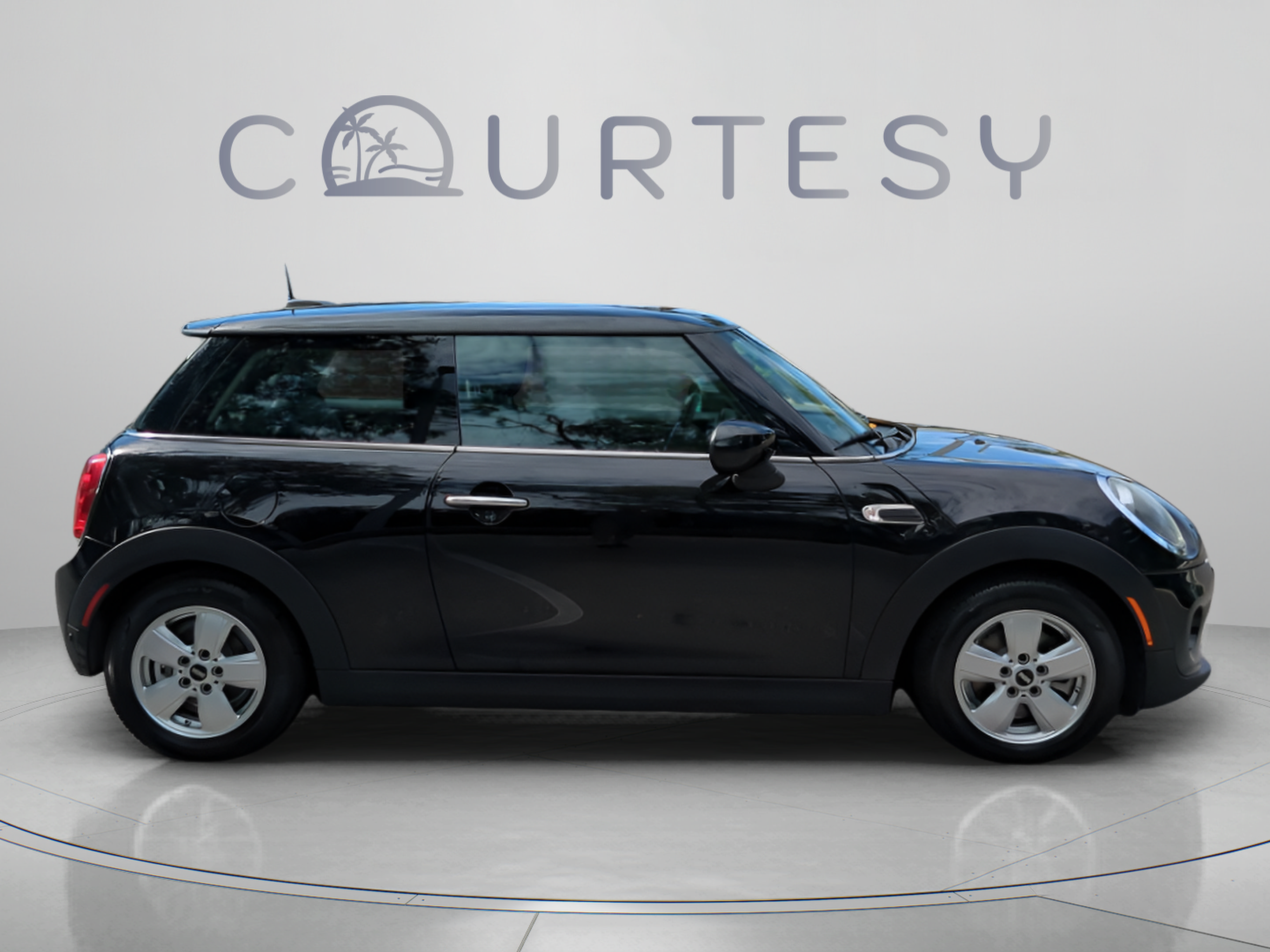 Used 2021 MINI Cooper 2-Door Hardtop FWD image 8
