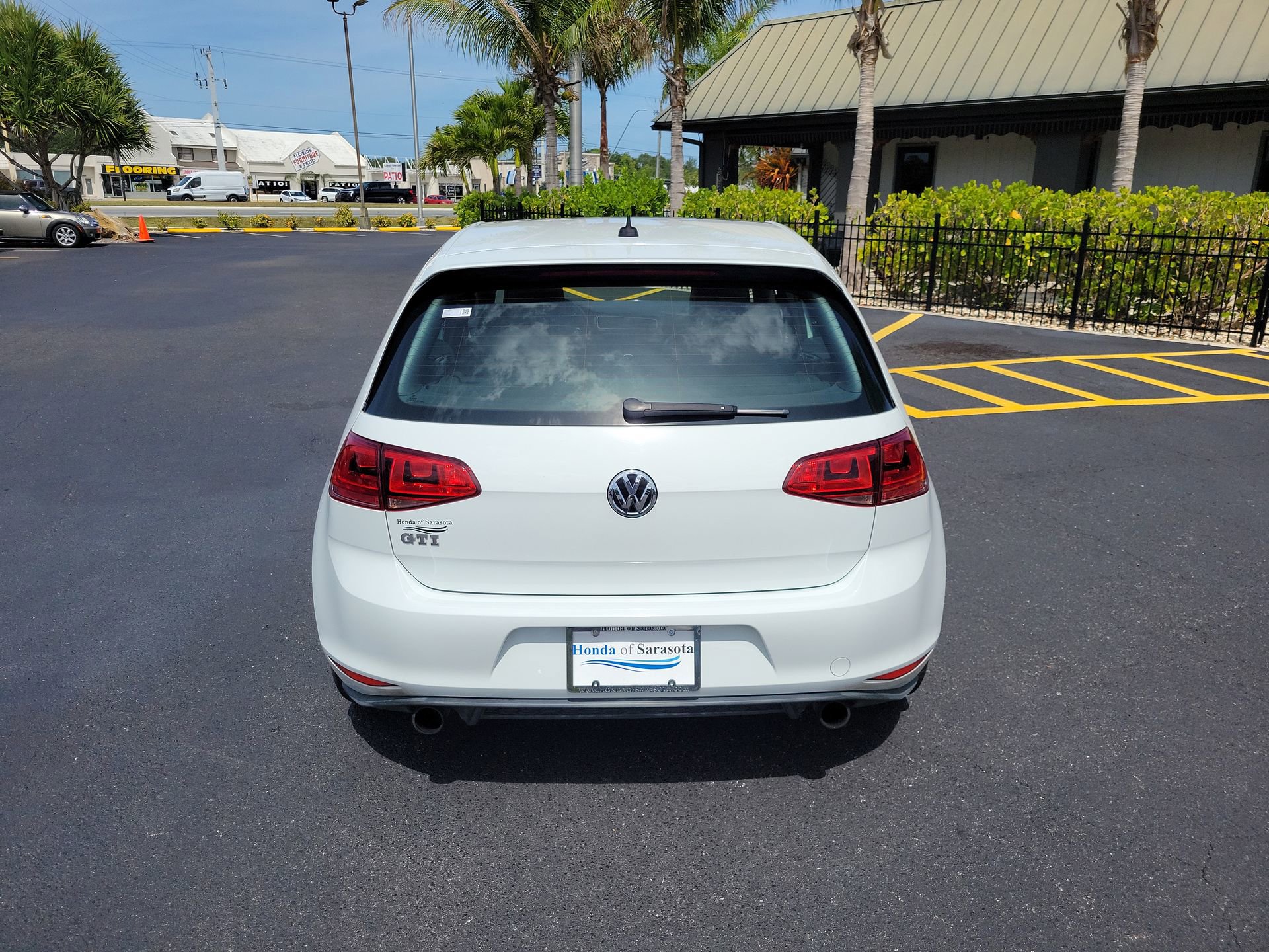 Used 2015 Volkswagen Golf 4-Door FWD image 7