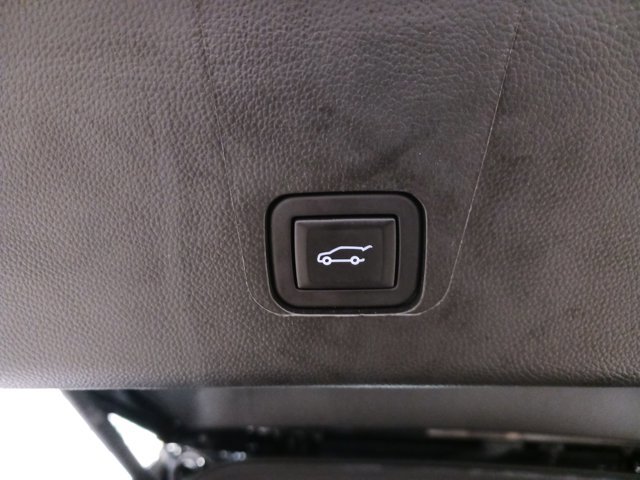 Used 2023 Chevrolet Traverse LT image 29