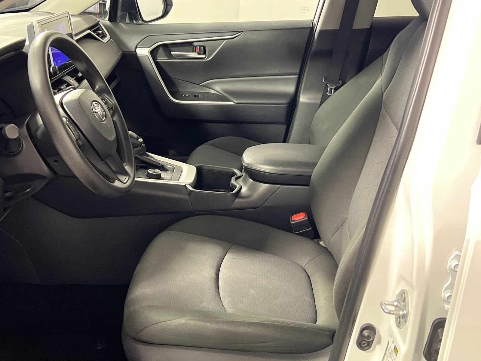 Used 2025 Toyota RAV4 XLE AWD/4WD image 13